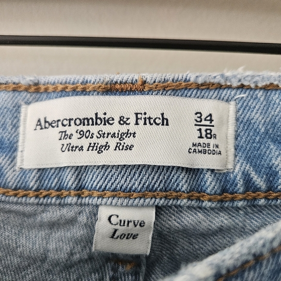 Abercrombie & Fitch Light Wash Distressed The 90s Straight Ultra High Rise Jeans - Picture 5 of 13